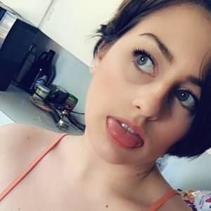 Meet your Posher, Adrienne